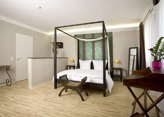 Mariposa Pensión 4*